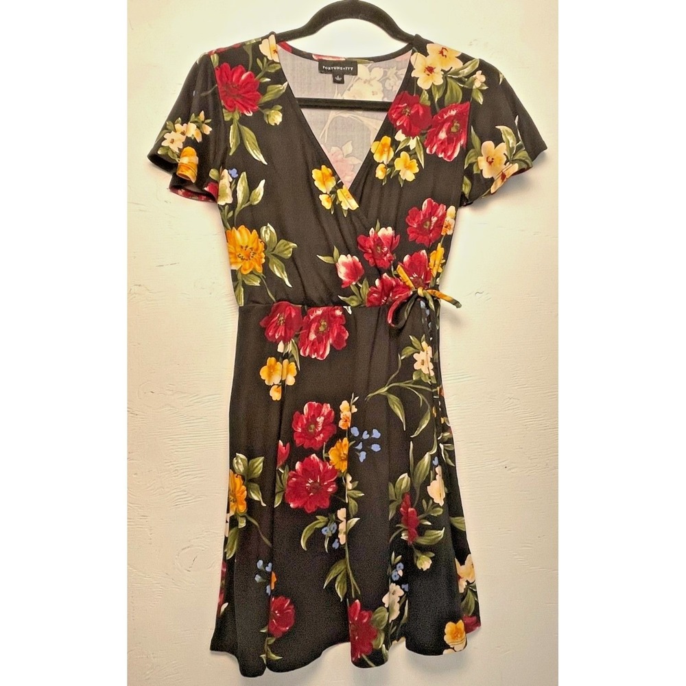 Fortune + Ivy Wrap Dress Women's Small Black Floral Bell Sleeve Summer
